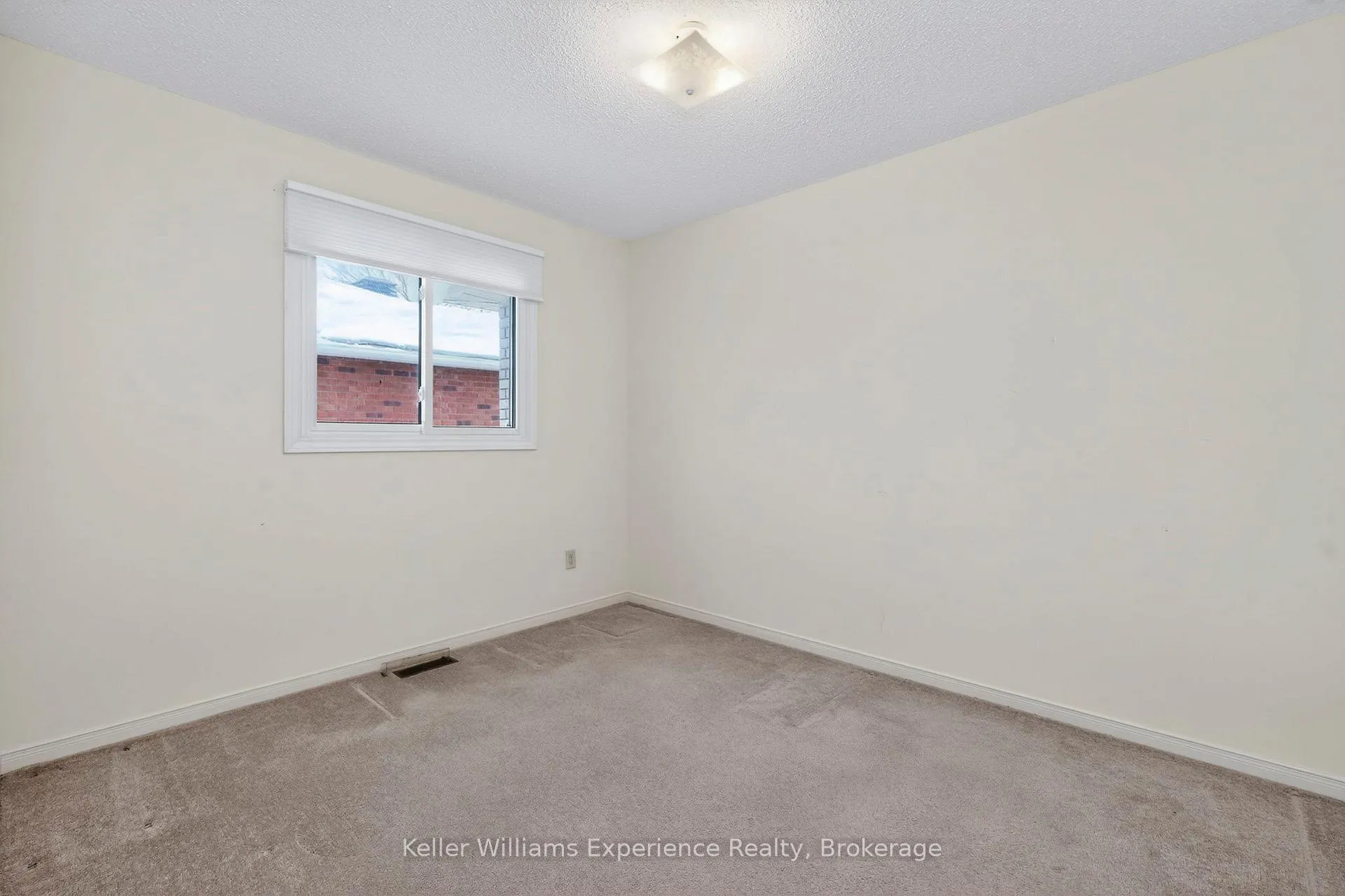 Photo 28 of 943 Playfair Road, Midland — HOMEH