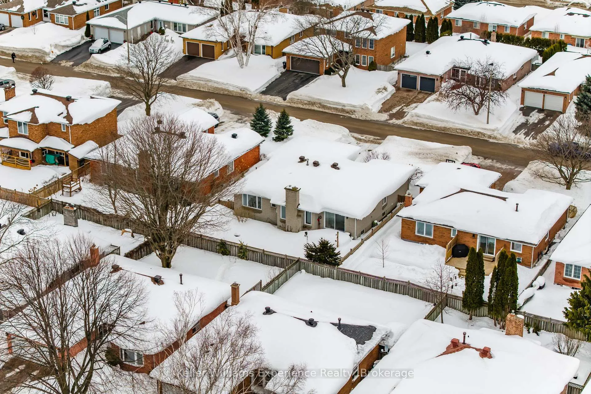 Photo 47 of 943 Playfair Road, Midland — HOMEH