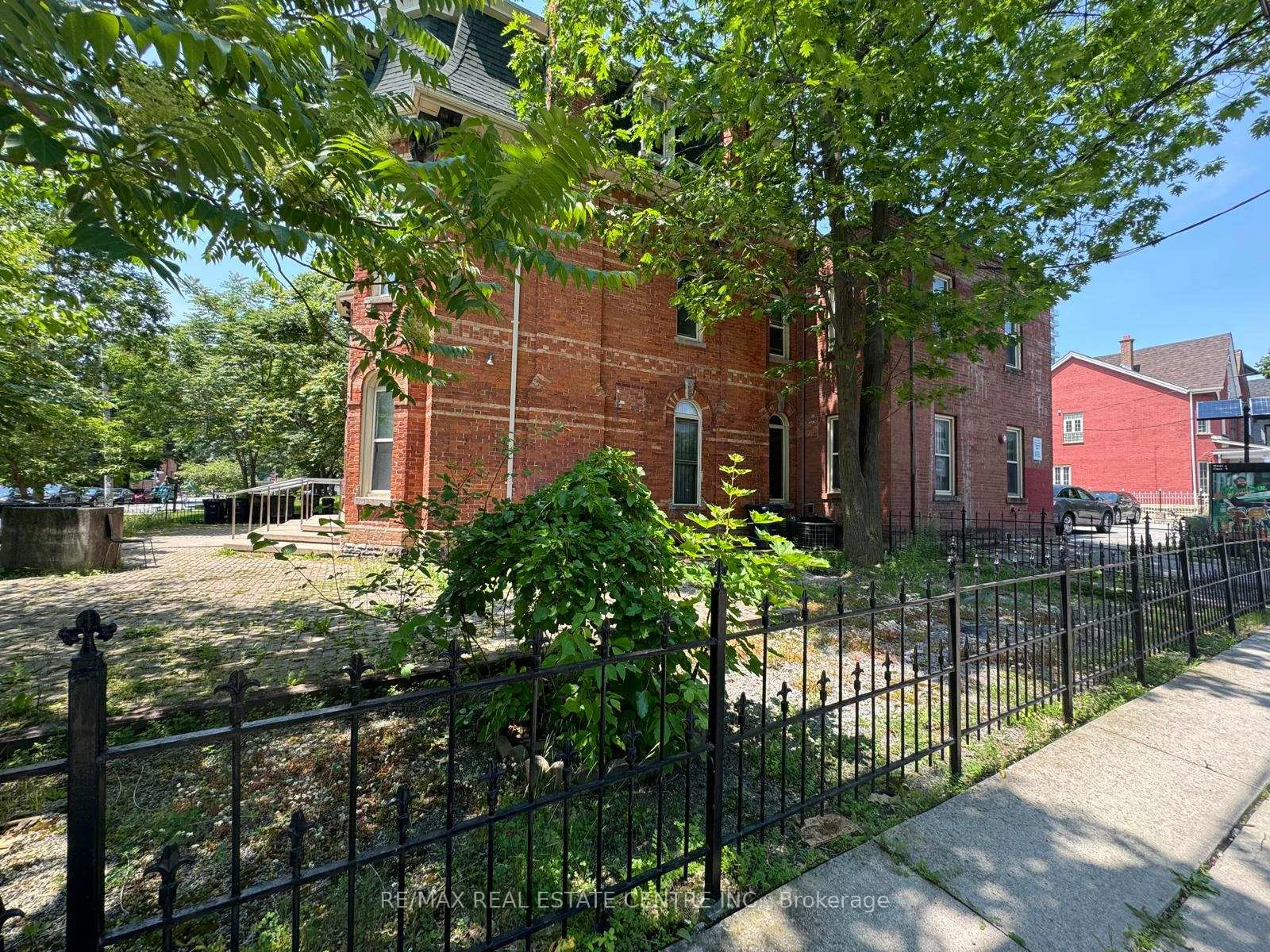 Photo 3 of 28 Cecil Street, Toronto, Kensington-Chinatown — HOMEH