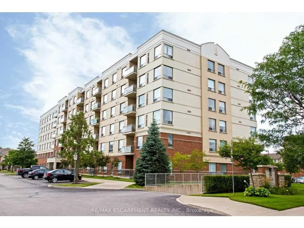 Photo 3 of Unit 401, 5070 Fairview Street, Burlington, Appleby — HOMEH