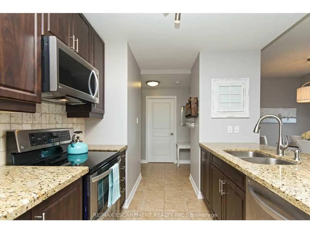 Photo 12 of Unit 401, 5070 Fairview Street, Burlington, Appleby — HOMEH