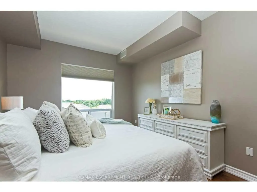 Photo 14 of Unit 401, 5070 Fairview Street, Burlington, Appleby — HOMEH