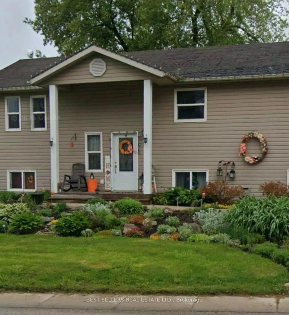 Front of 160 Elora Street W