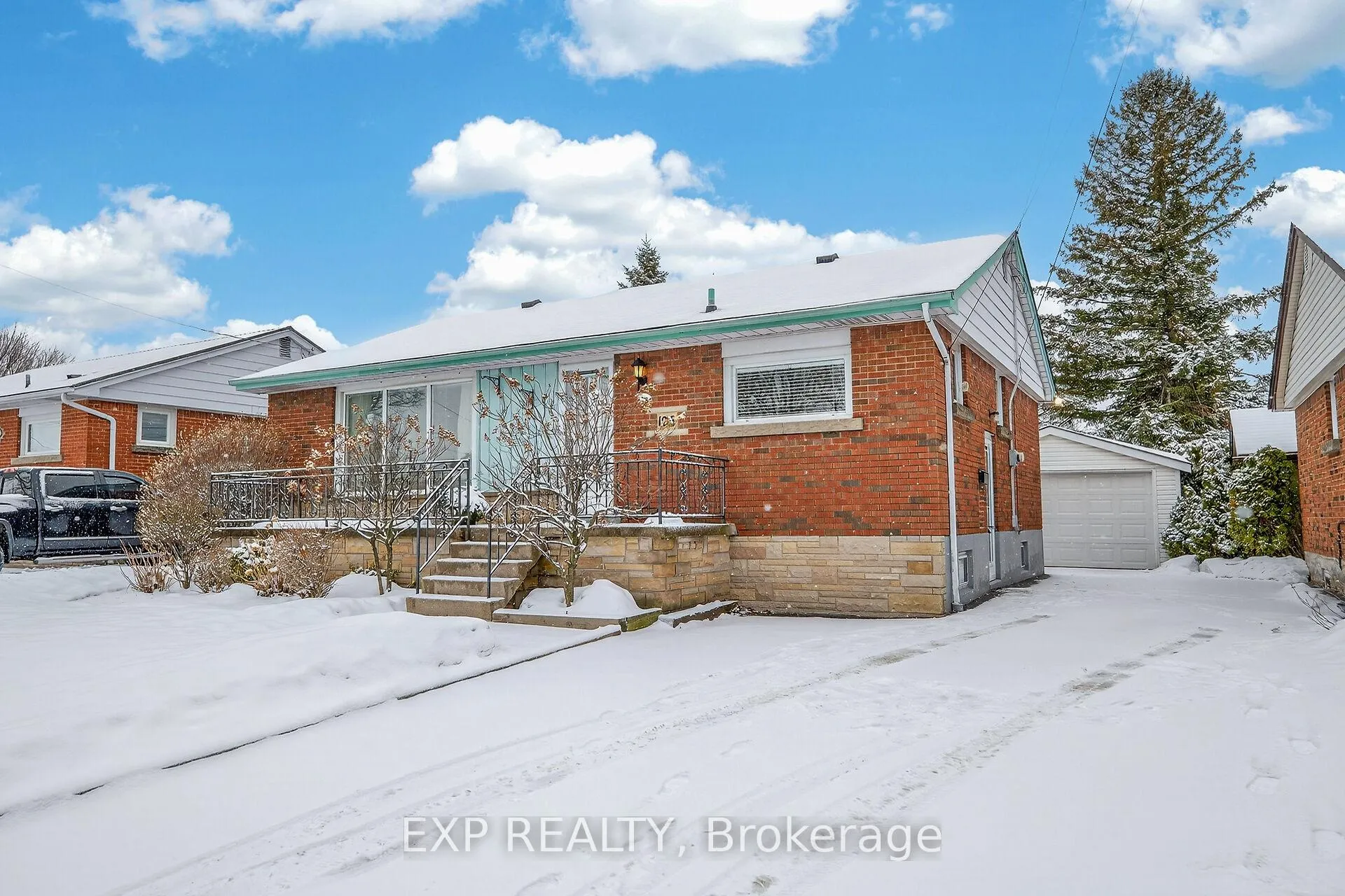 Photo 2 of 126 West 4th Street, Hamilton, Bonnington — HOMEH