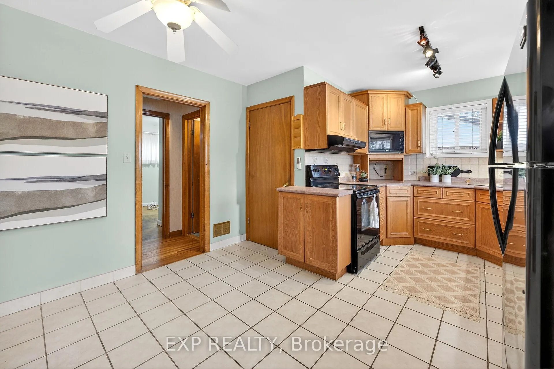 Photo 3 of 126 West 4th Street, Hamilton, Bonnington — HOMEH