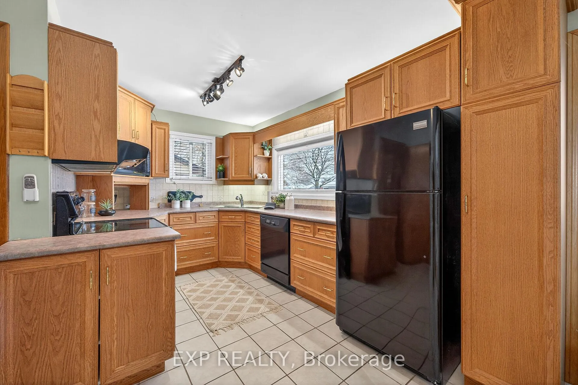 Photo 5 of 126 West 4th Street, Hamilton, Bonnington — HOMEH