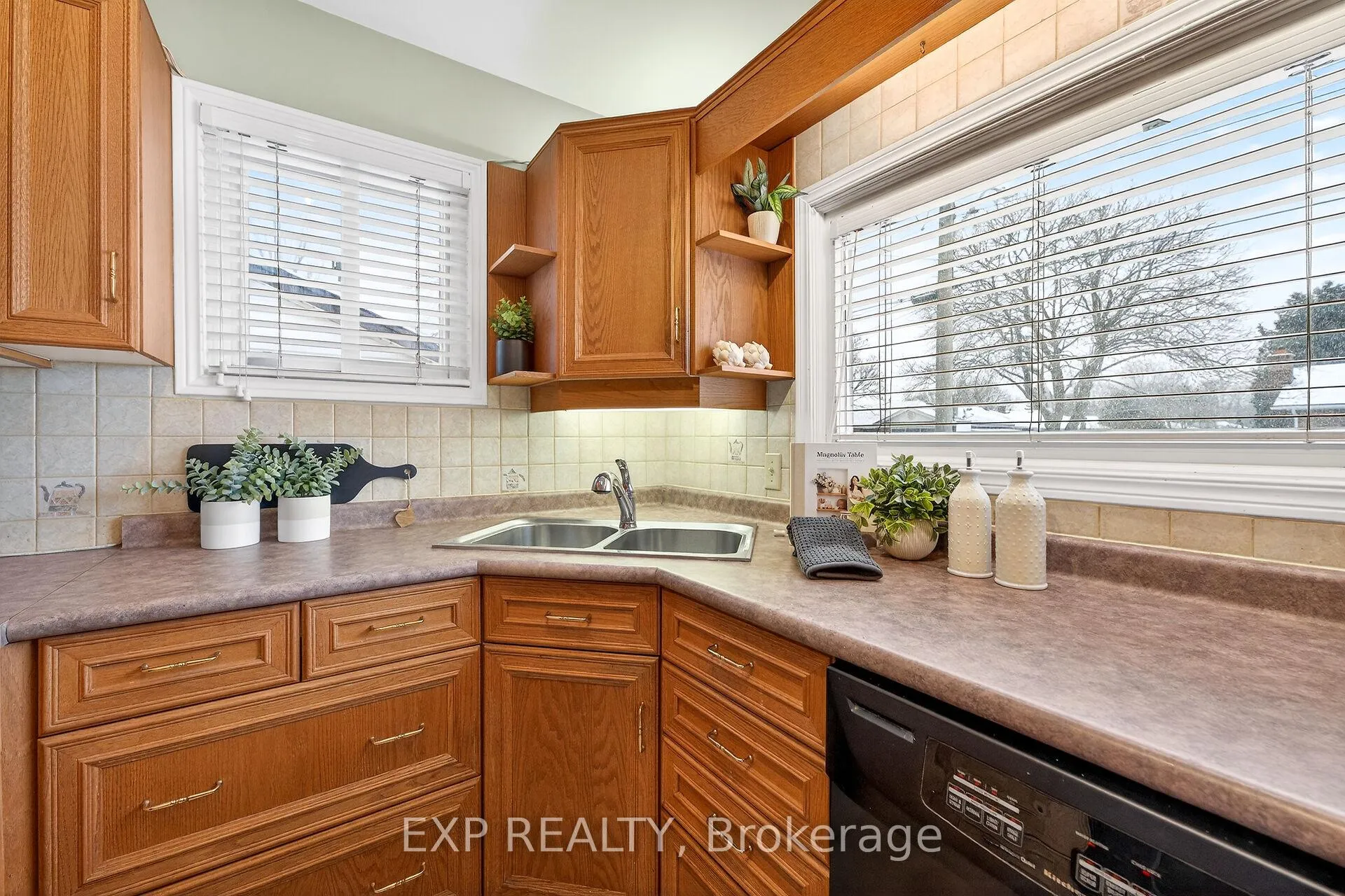 Photo 7 of 126 West 4th Street, Hamilton, Bonnington — HOMEH