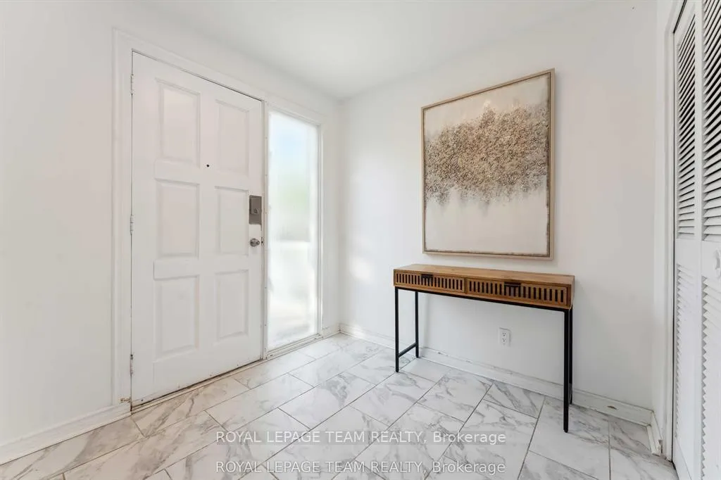 Photo 3 of 2353 Georgina Drive, Ottawa, Whitehaven — HOMEH