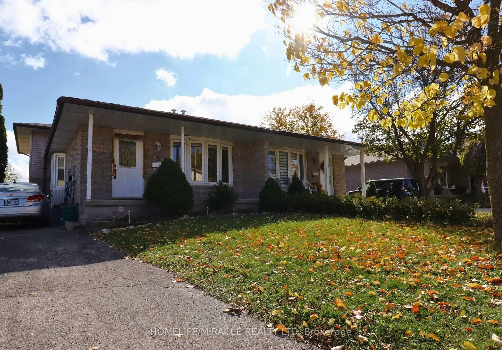 Photo 2 of 3 Caprice Court, Kitchener, Victoria Hills — HOMEH
