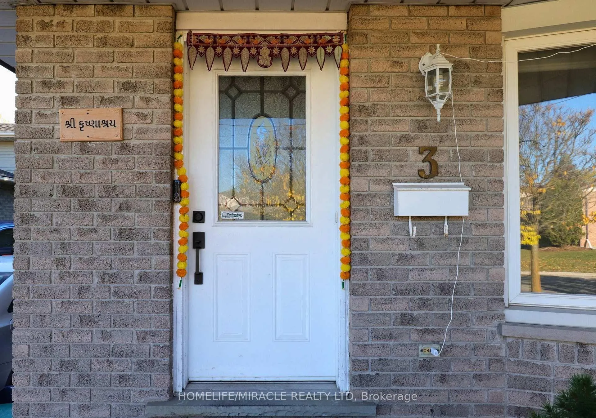 Photo 3 of 3 Caprice Court, Kitchener, Victoria Hills — HOMEH