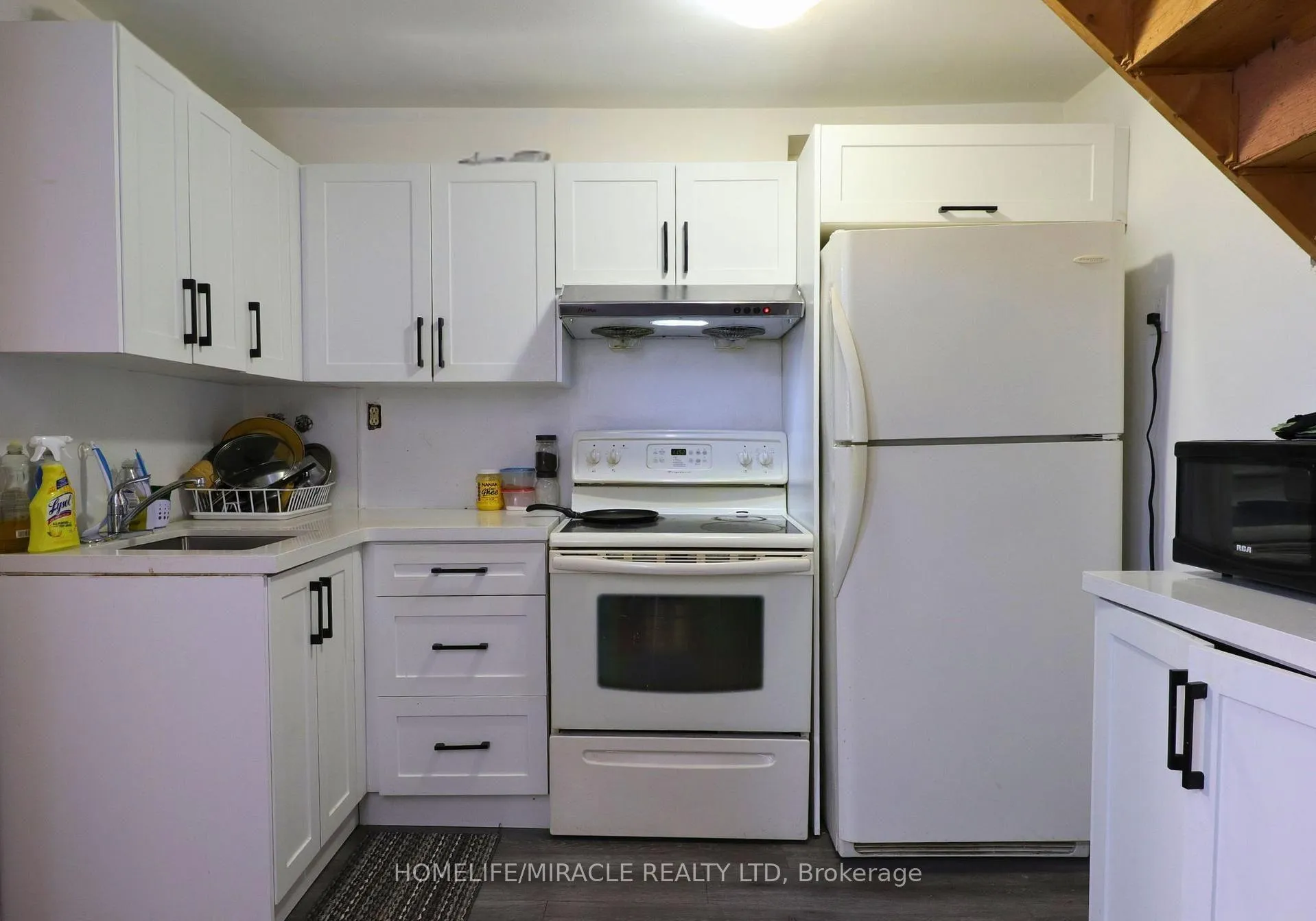 Photo 6 of 3 Caprice Court, Kitchener, Victoria Hills — HOMEH