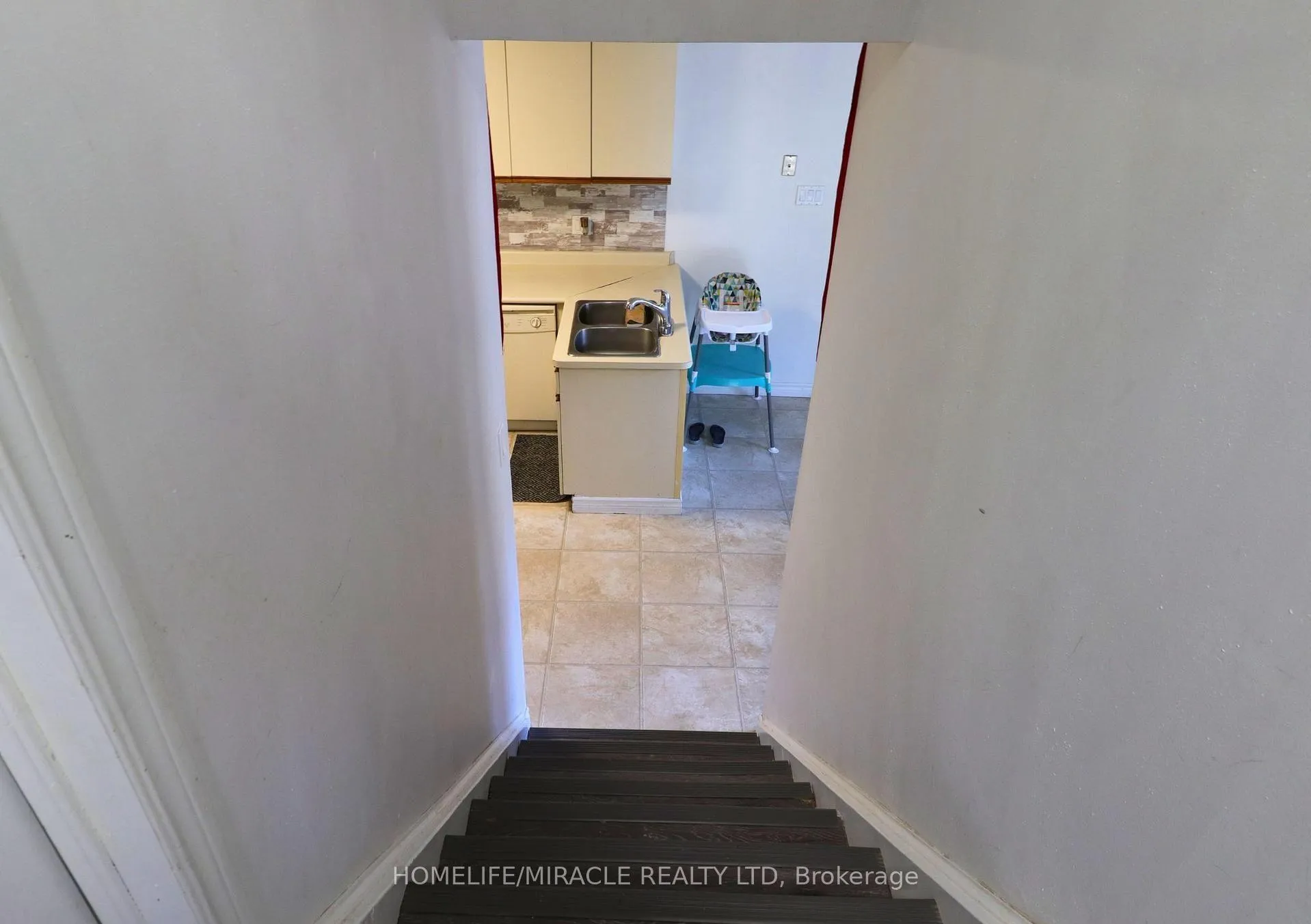 Photo 11 of 3 Caprice Court, Kitchener, Victoria Hills — HOMEH