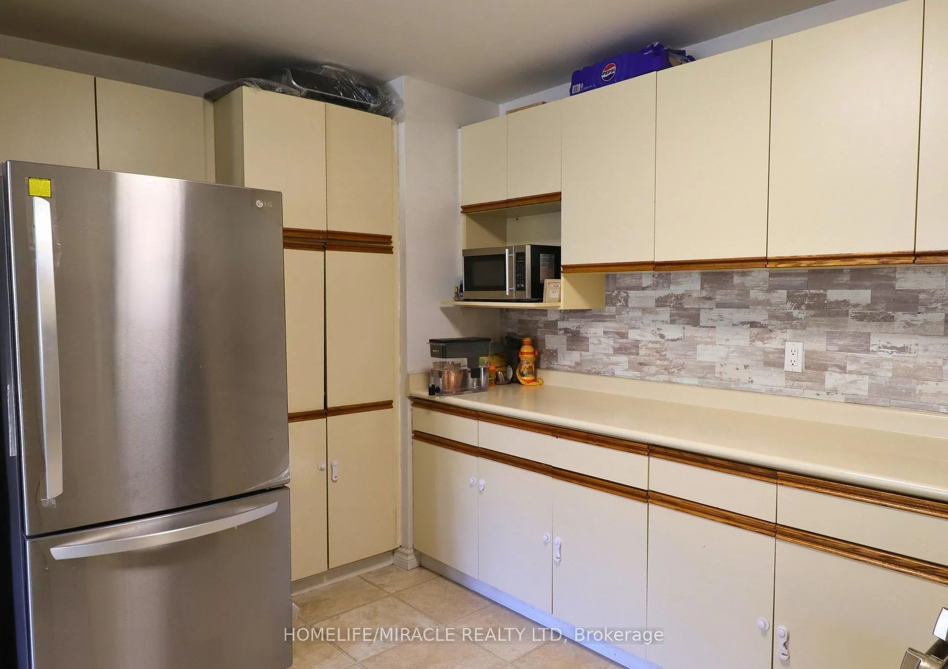 Photo 17 of 3 Caprice Court, Kitchener, Victoria Hills — HOMEH