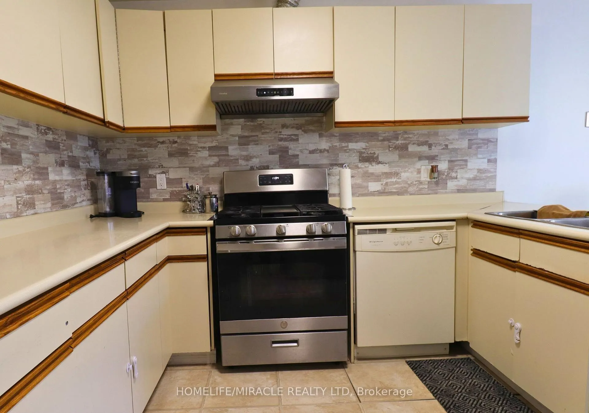 Photo 37 of 3 Caprice Court, Kitchener, Victoria Hills — HOMEH