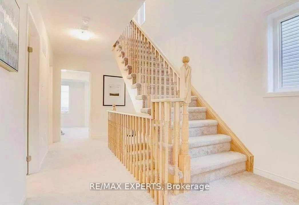 Photo 7 of 137 Gilboulee Path, Oshawa, Windfields — HOMEH