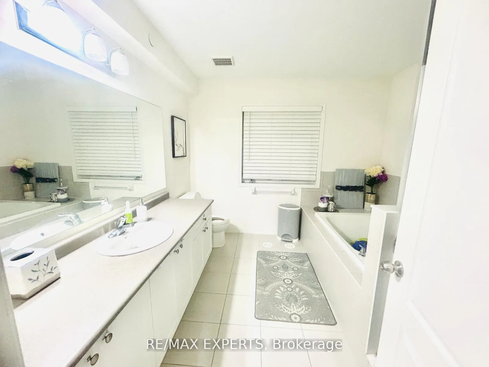 Photo 10 of 137 Gilboulee Path, Oshawa, Windfields — HOMEH