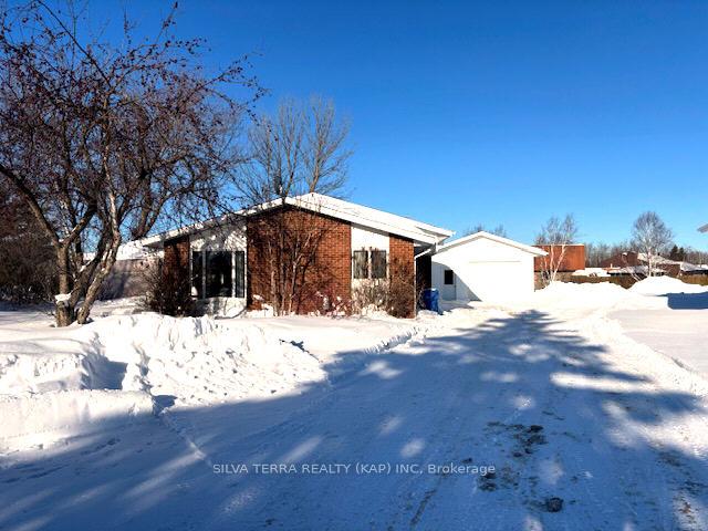 Photo 1 of 6 Champlain Crescent, Kapuskasing — HOMEH