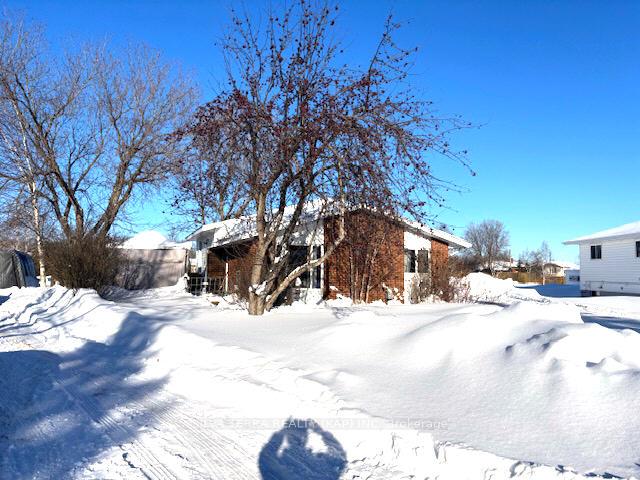 Photo 2 of 6 Champlain Crescent, Kapuskasing — HOMEH