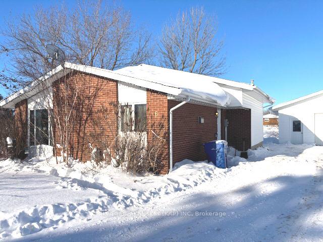 Photo 3 of 6 Champlain Crescent, Kapuskasing — HOMEH