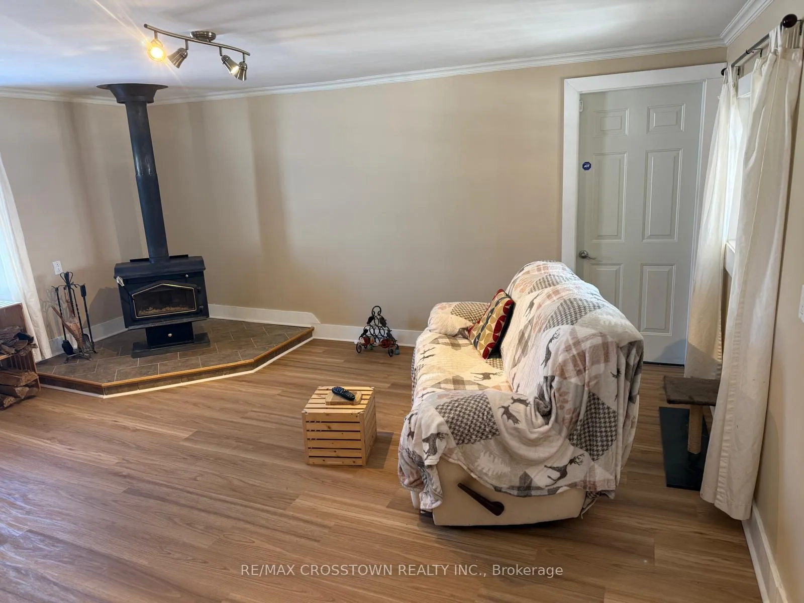 Photo 2 of 112 Arthur Street, Powassan, Trout Creek — HOMEH