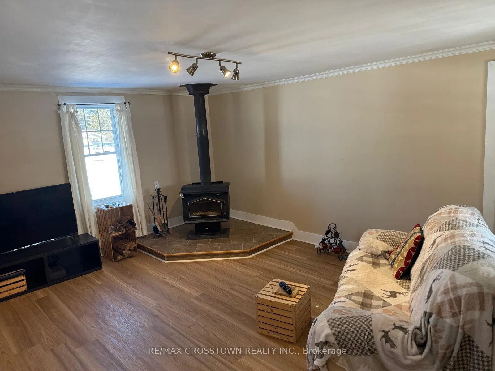 Photo 4 of 112 Arthur Street, Powassan, Trout Creek — HOMEH
