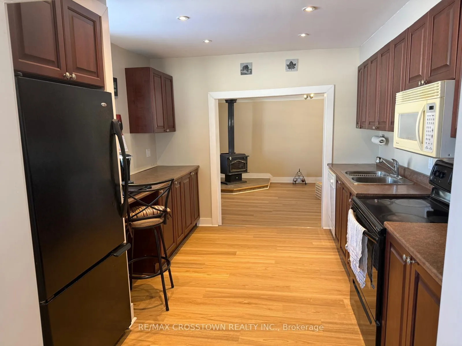 Photo 6 of 112 Arthur Street, Powassan, Trout Creek — HOMEH