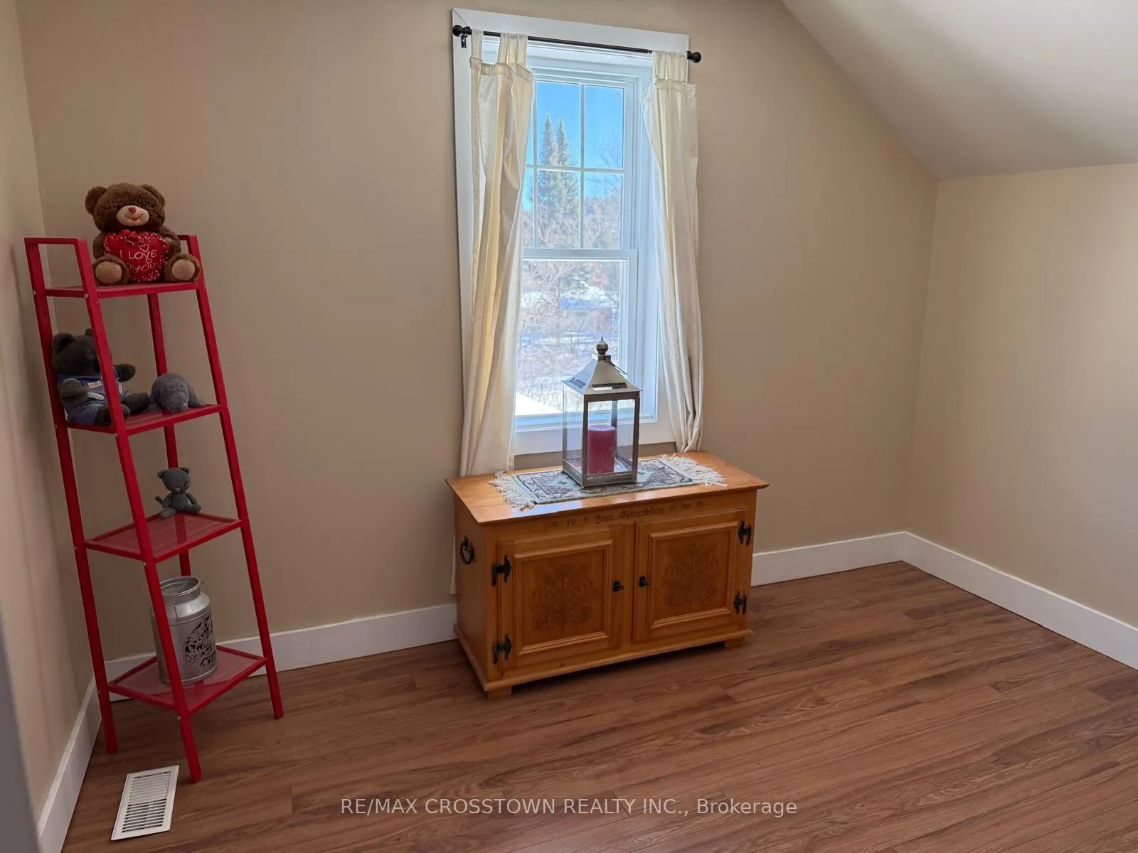 Photo 14 of 112 Arthur Street, Powassan, Trout Creek — HOMEH