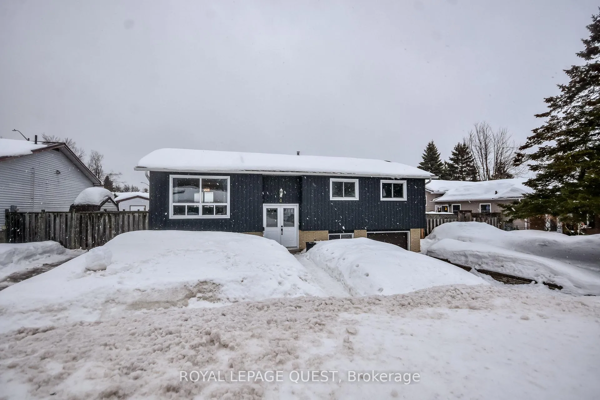 Photo 1 of 4 Andrea Crescent, Orillia — HOMEH