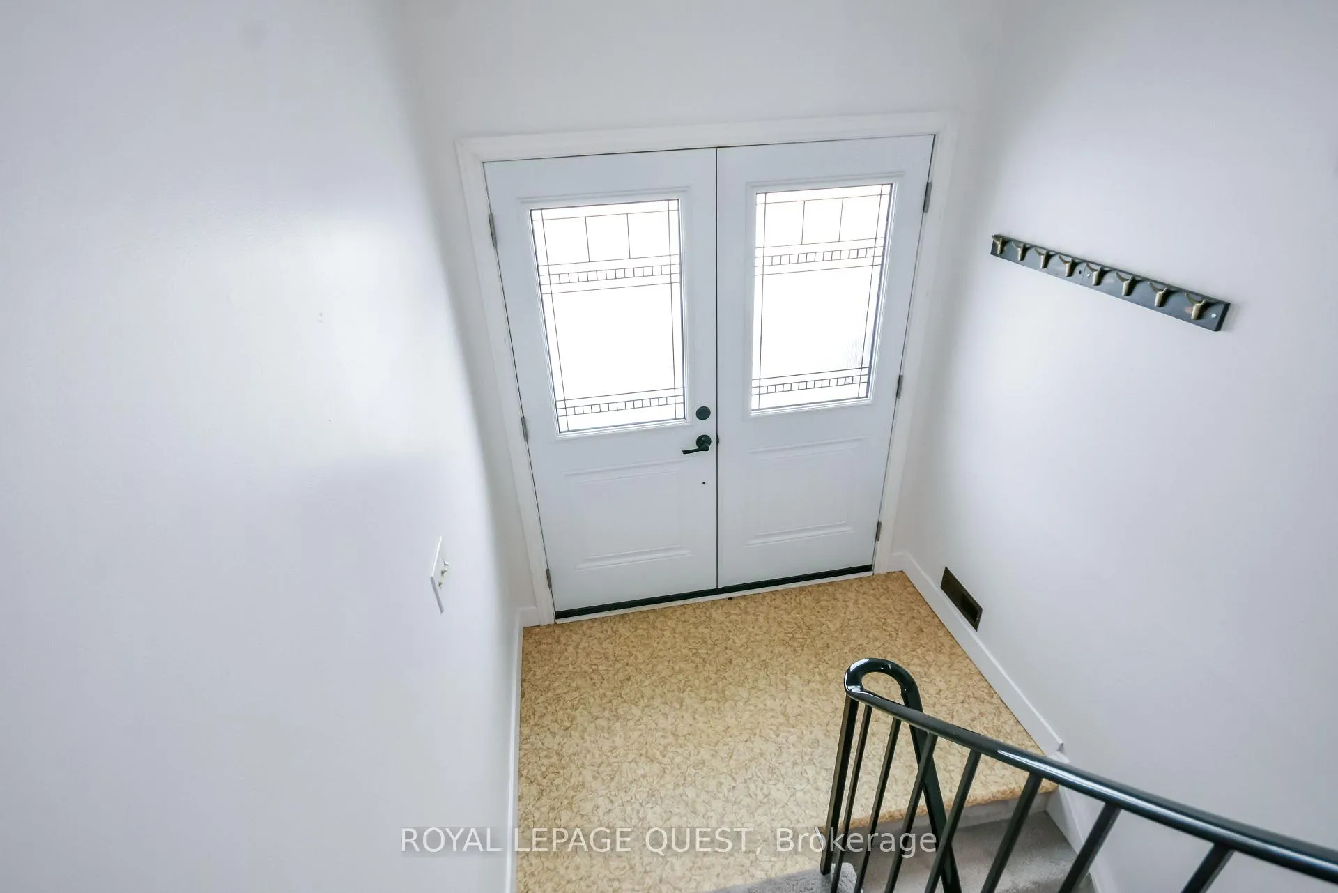 Photo 5 of 4 Andrea Crescent, Orillia — HOMEH