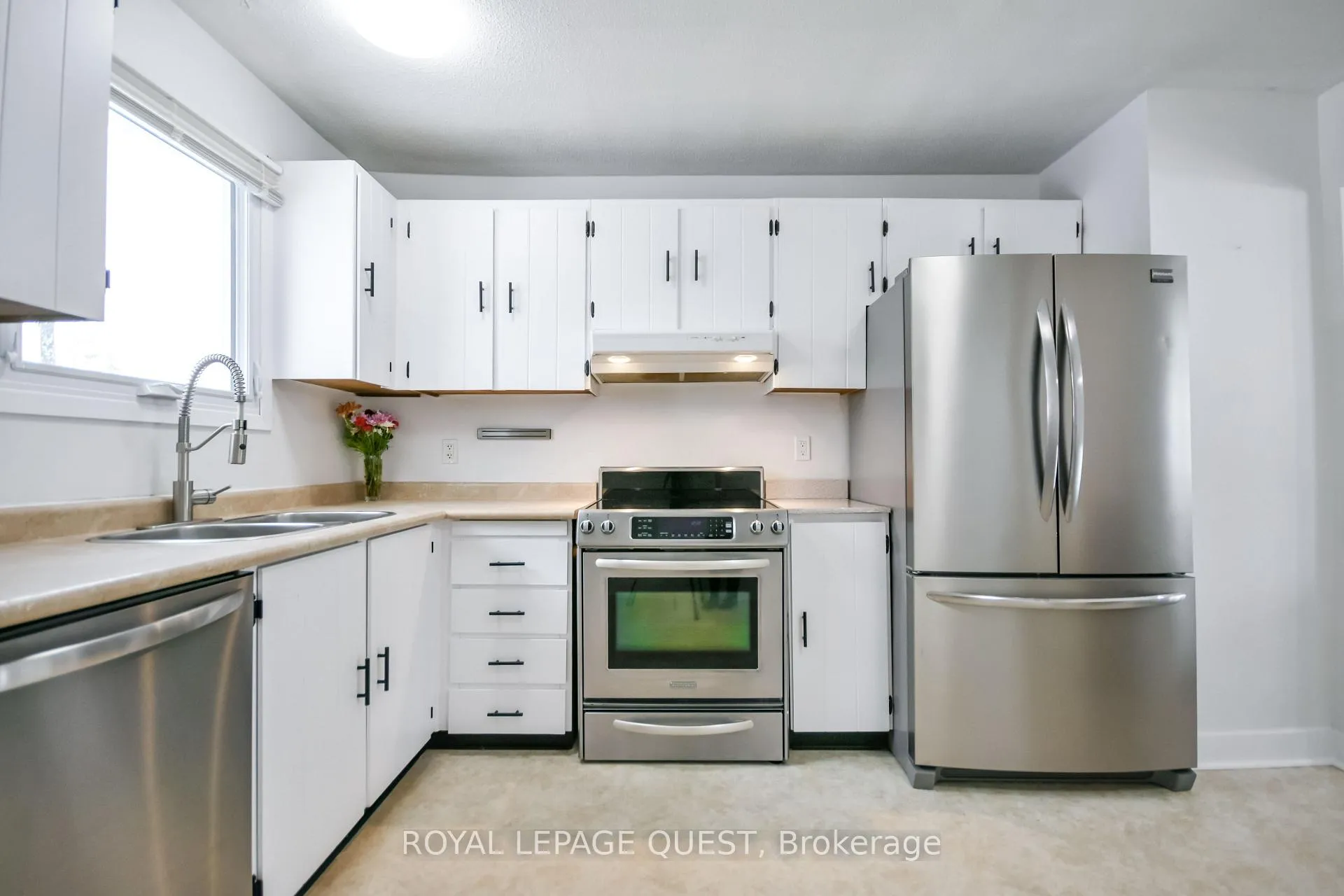 Photo 11 of 4 Andrea Crescent, Orillia — HOMEH
