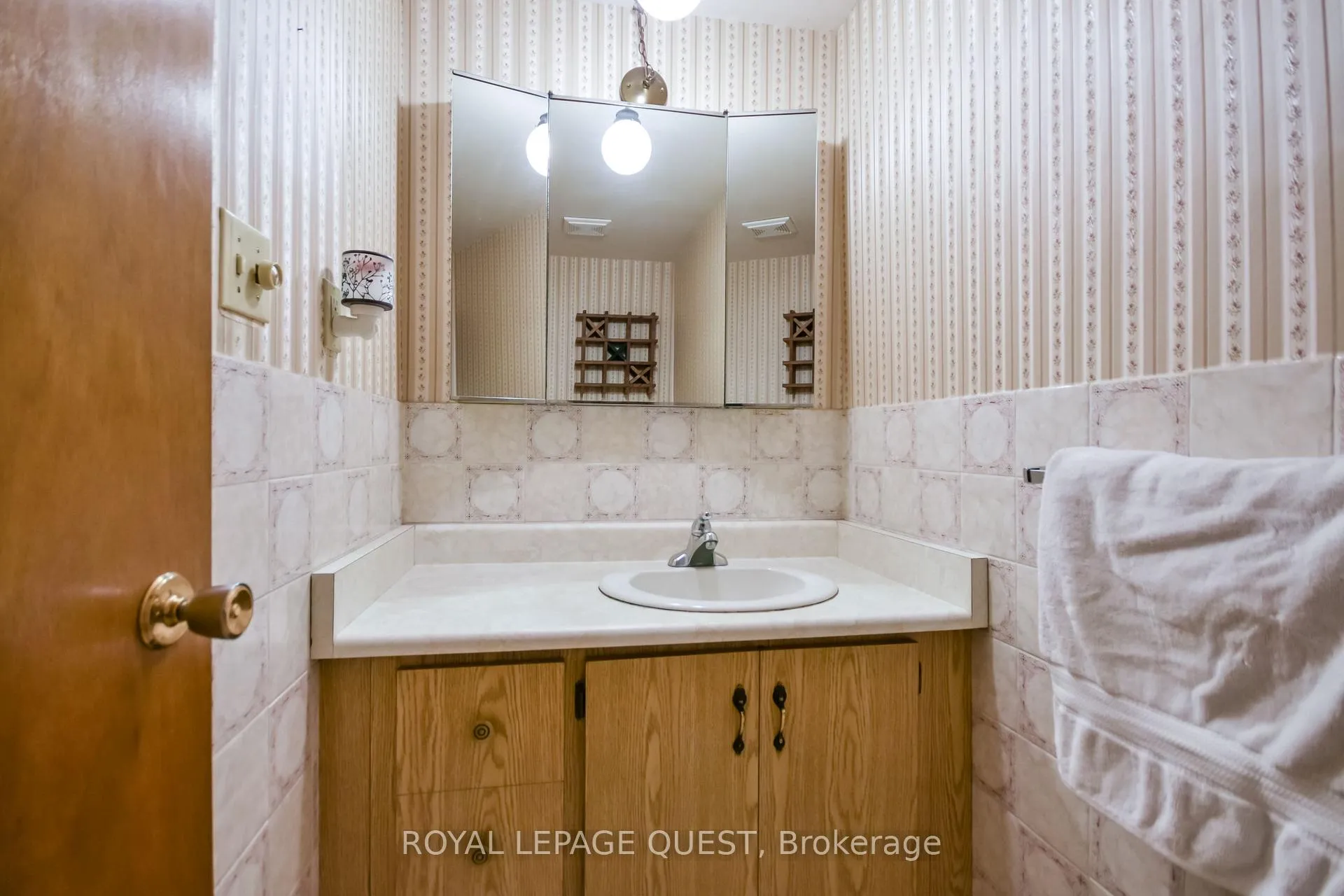 Photo 23 of 4 Andrea Crescent, Orillia — HOMEH