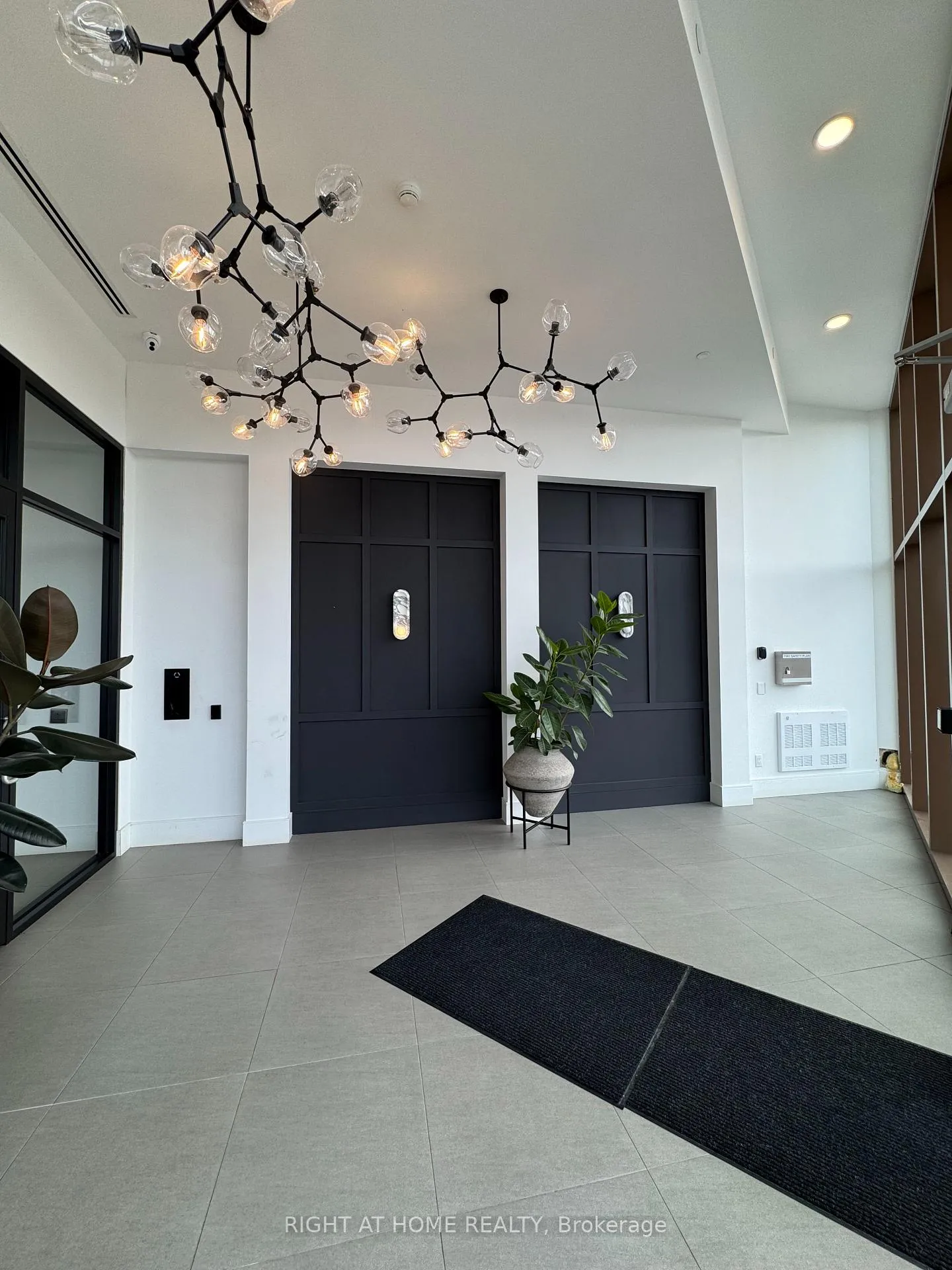 Photo 4 of Unit 308, 31 Huron Street, Collingwood — HOMEH