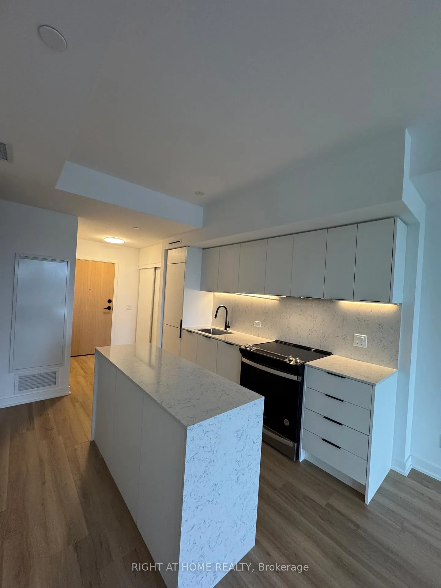 Photo 7 of Unit 308, 31 Huron Street, Collingwood — HOMEH