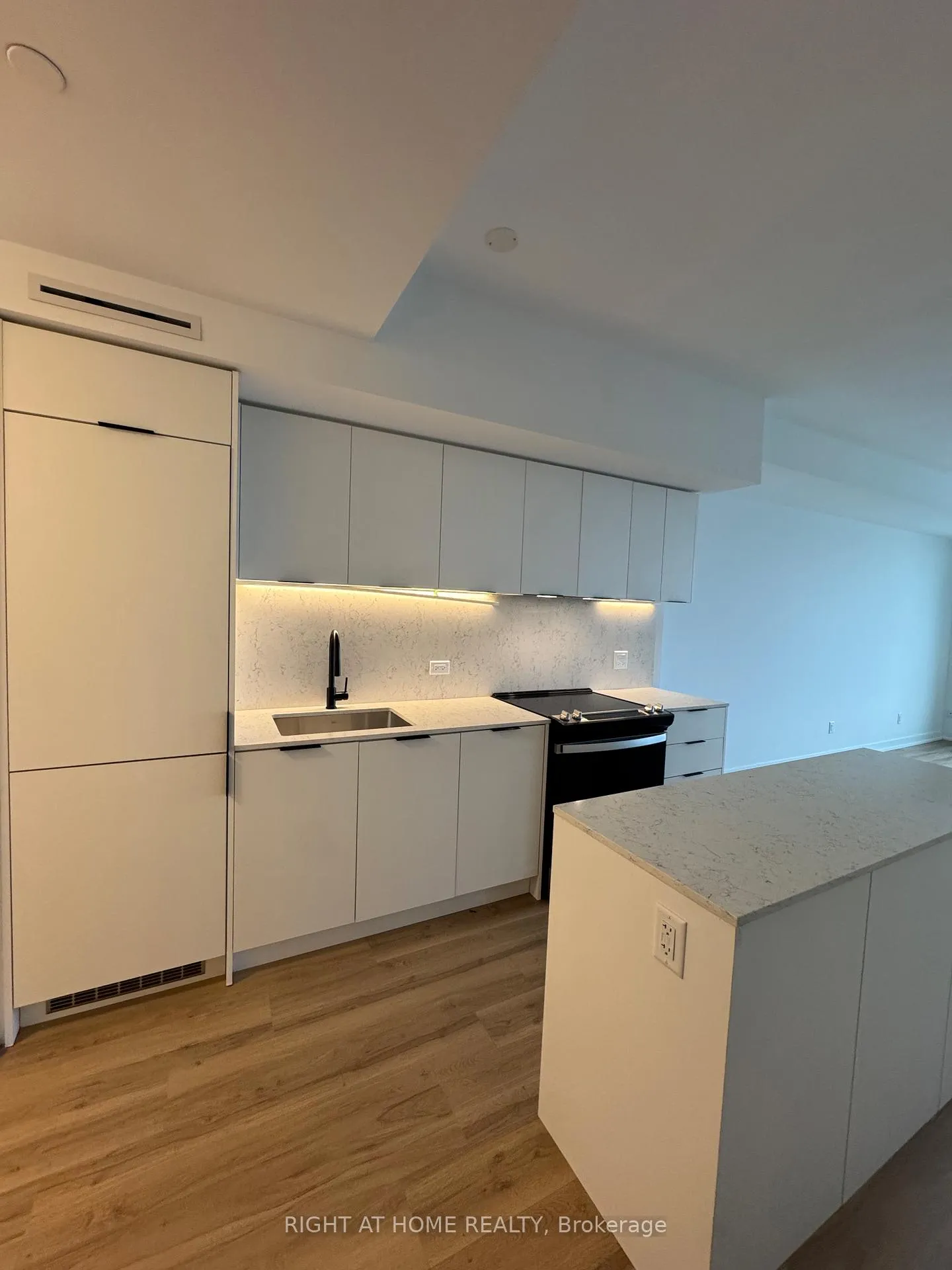 Photo 9 of Unit 308, 31 Huron Street, Collingwood — HOMEH