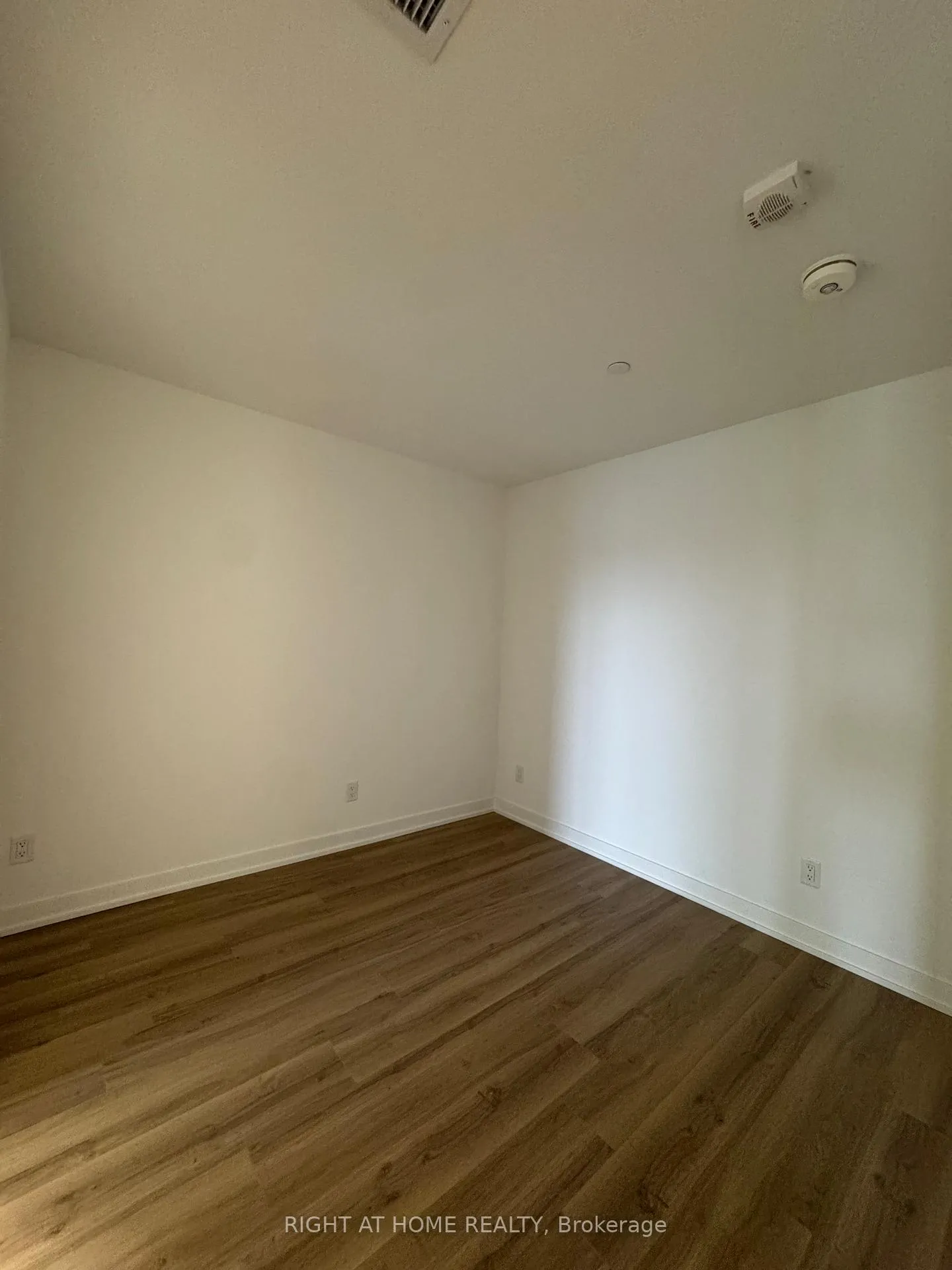Photo 13 of Unit 308, 31 Huron Street, Collingwood — HOMEH
