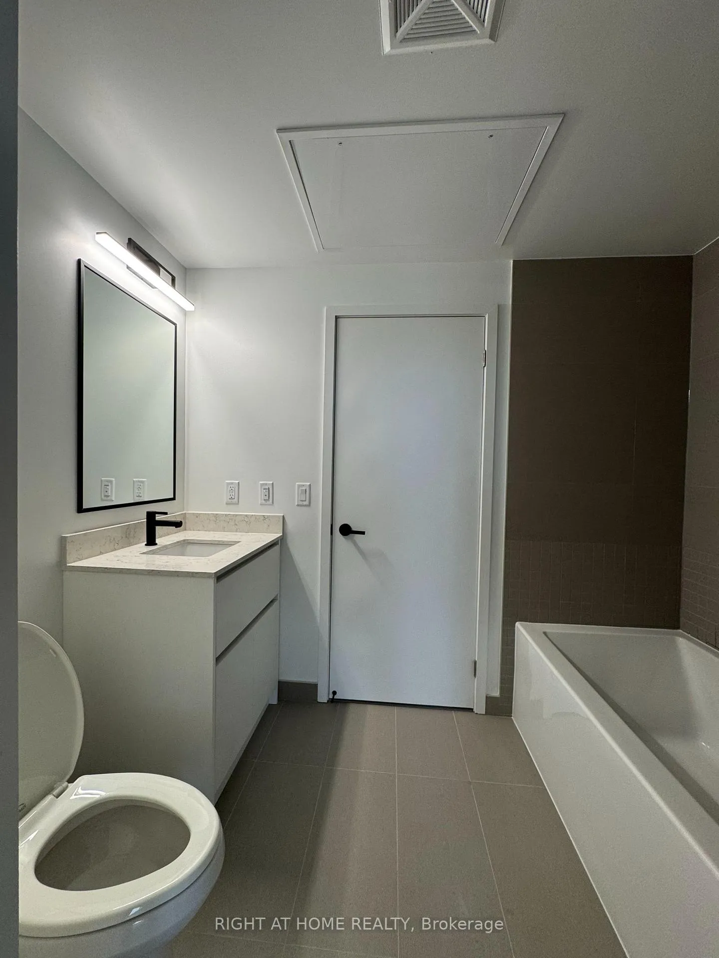 Photo 15 of Unit 308, 31 Huron Street, Collingwood — HOMEH