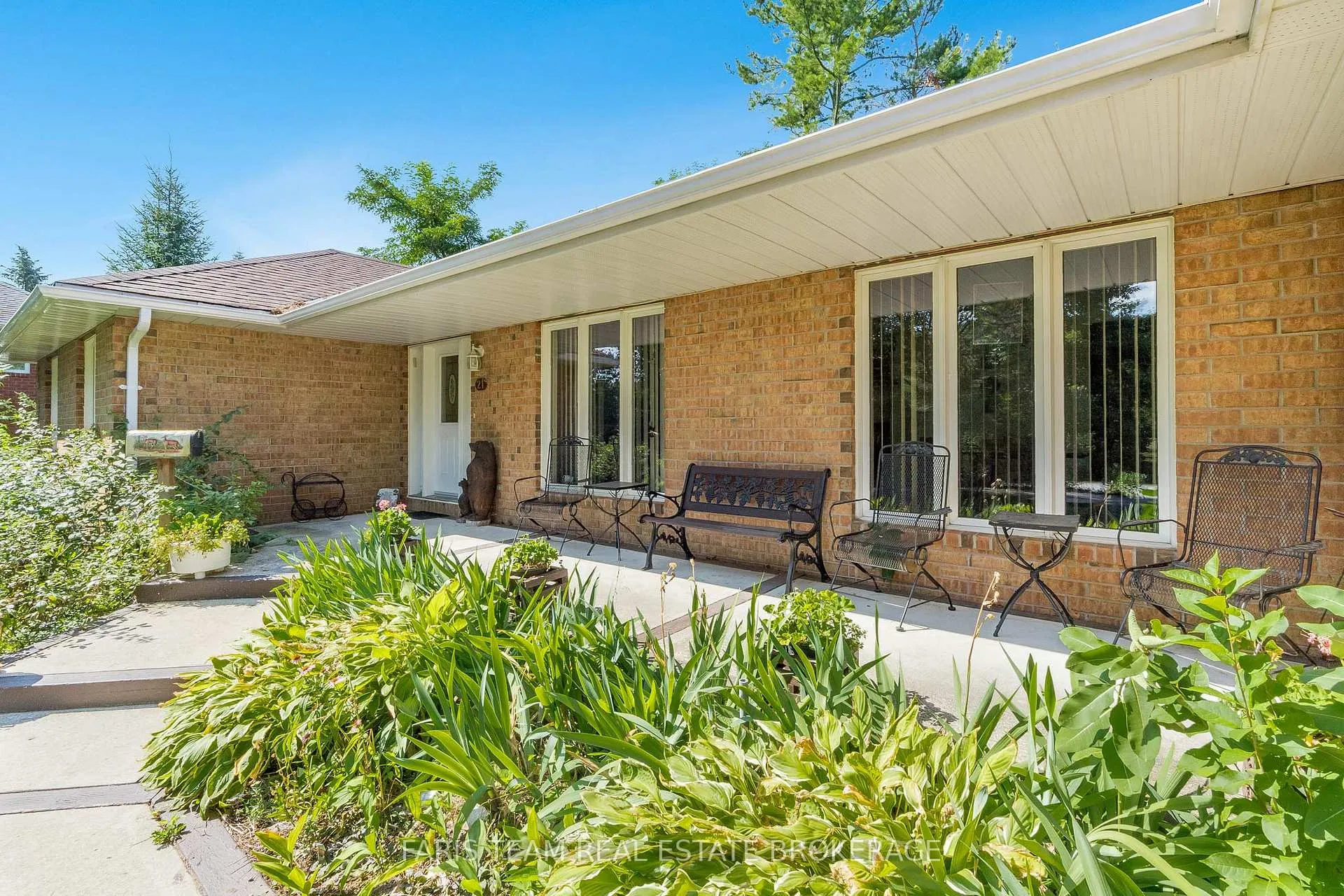 Photo 3 of 21 Forest Hill Drive, Springwater, Midhurst — HOMEH