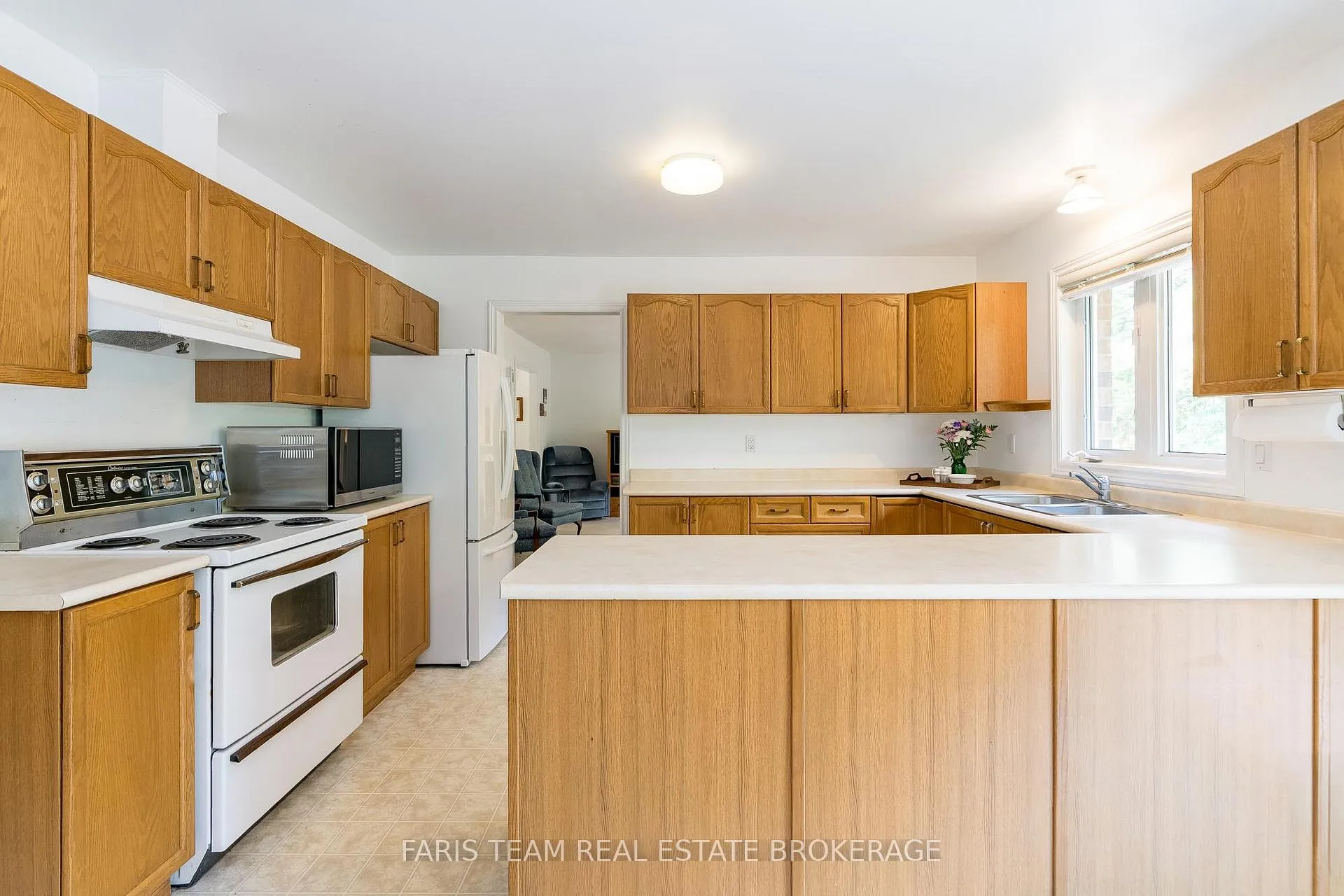 Photo 4 of 21 Forest Hill Drive, Springwater, Midhurst — HOMEH
