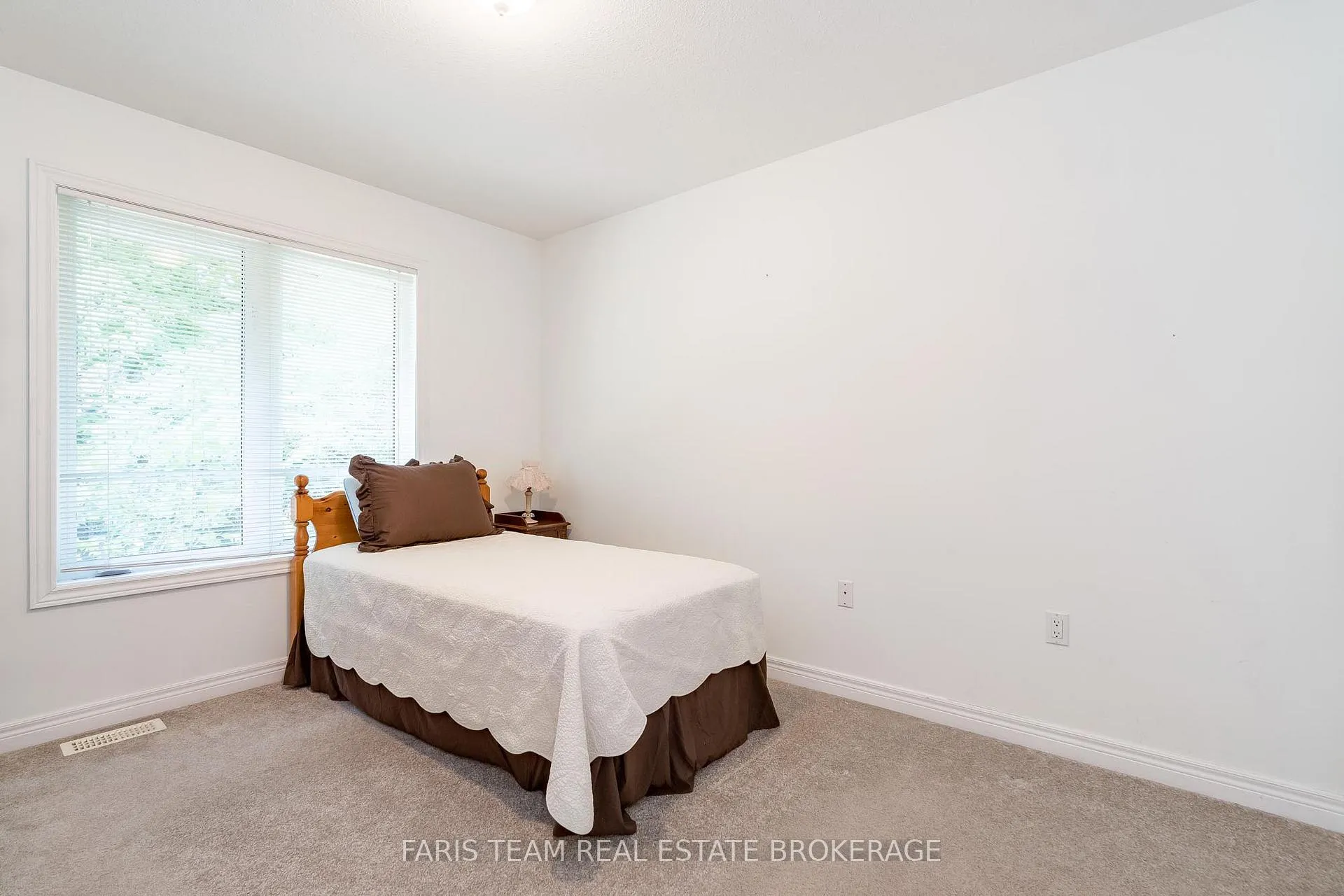 Photo 22 of 21 Forest Hill Drive, Springwater, Midhurst — HOMEH