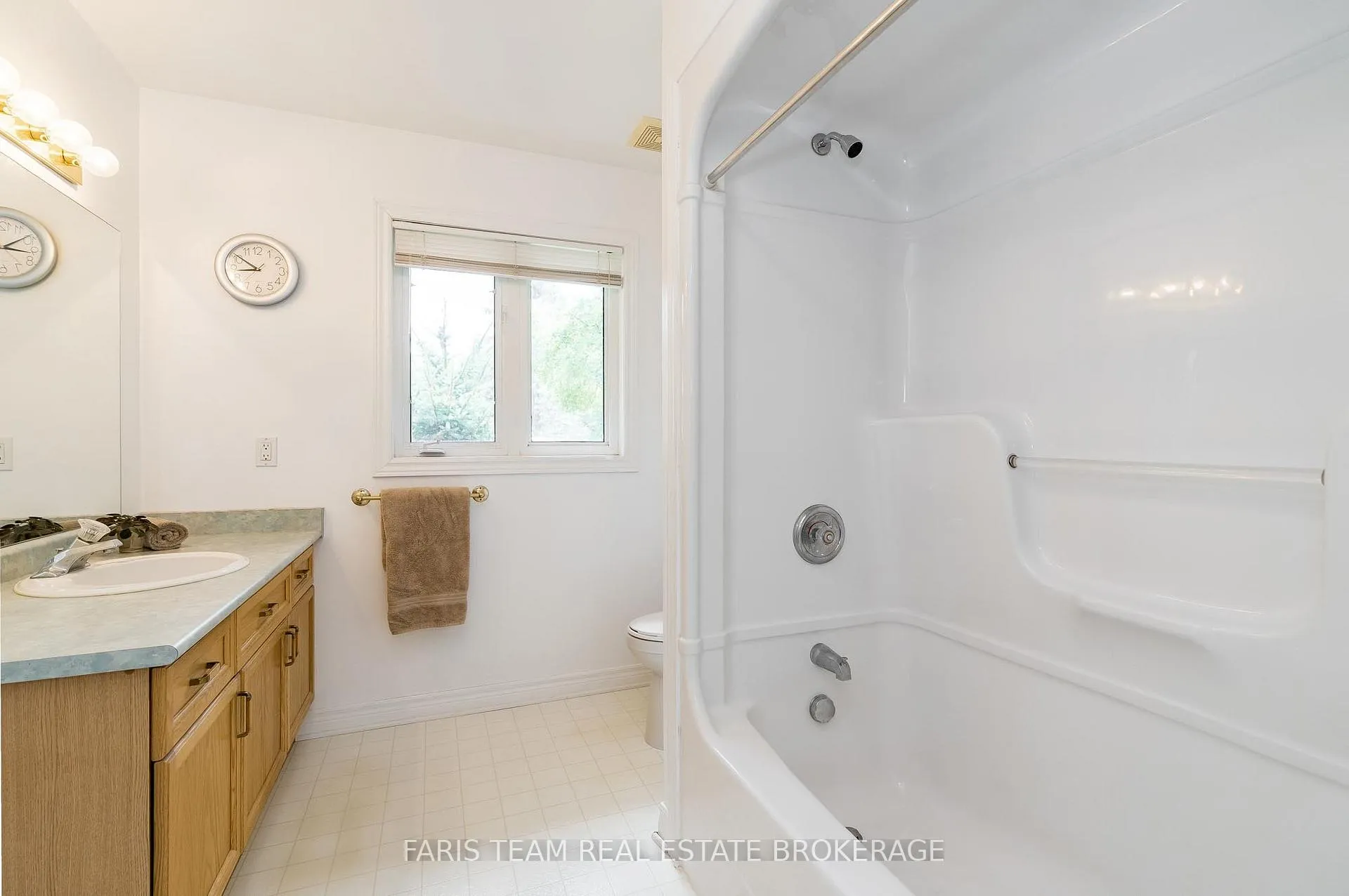 Photo 24 of 21 Forest Hill Drive, Springwater, Midhurst — HOMEH