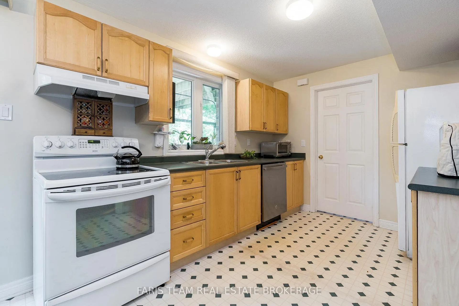 Photo 27 of 21 Forest Hill Drive, Springwater, Midhurst — HOMEH