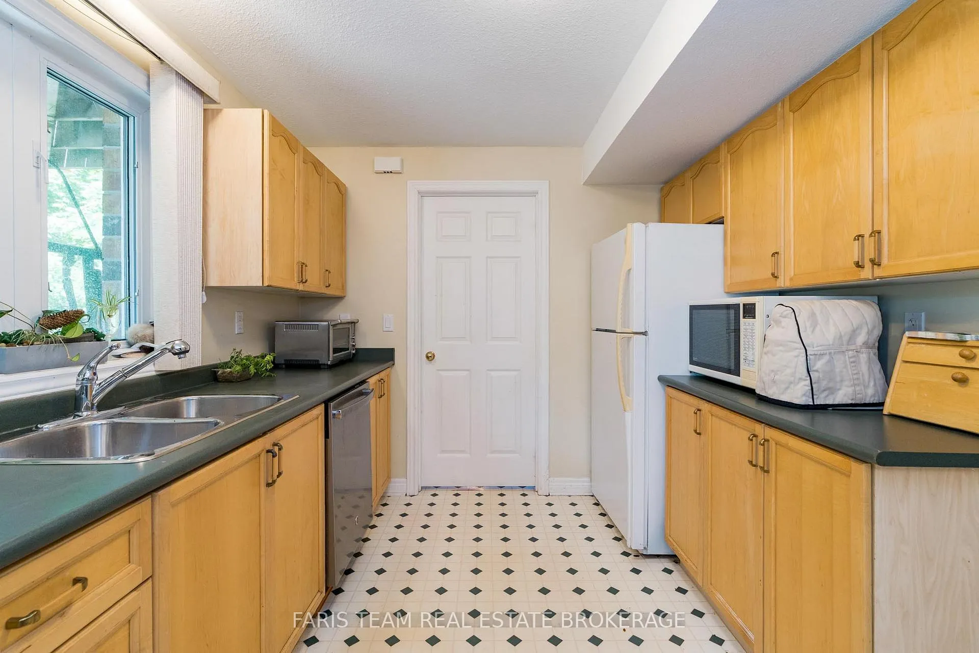 Photo 28 of 21 Forest Hill Drive, Springwater, Midhurst — HOMEH