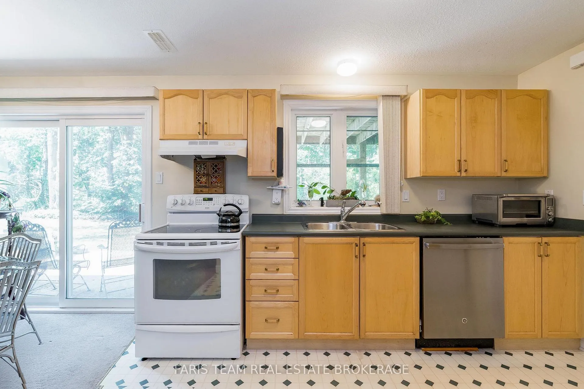 Photo 29 of 21 Forest Hill Drive, Springwater, Midhurst — HOMEH