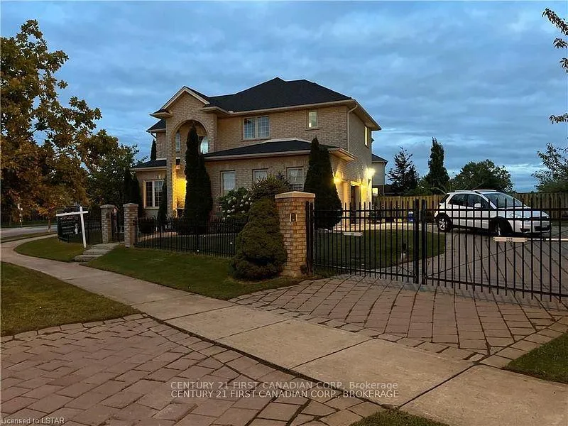 Photo 4 of 2016 Beaverbrook Avenue, London, North M — HOMEH