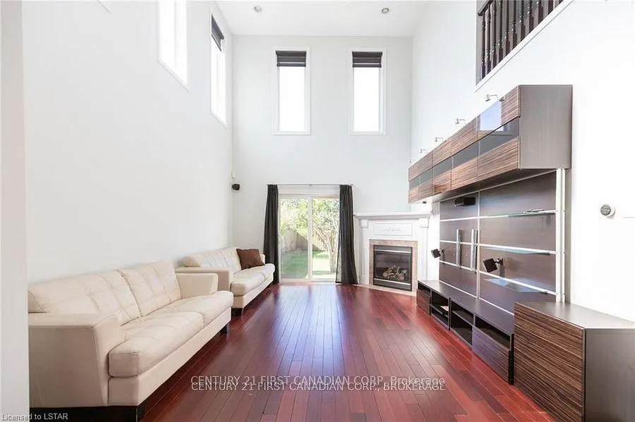 Photo 11 of 2016 Beaverbrook Avenue, London, North M — HOMEH