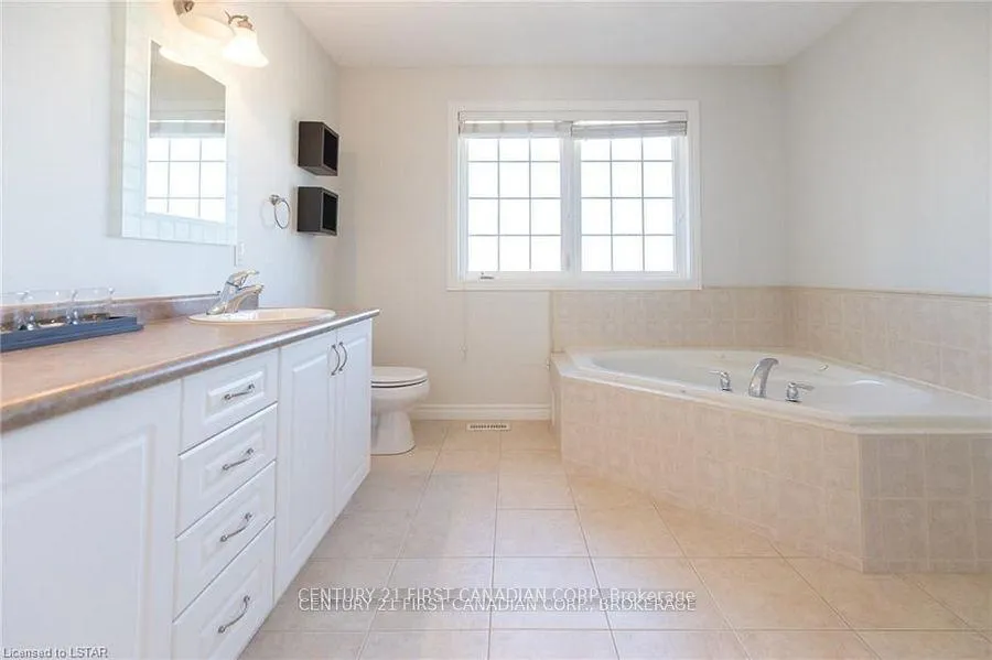 Photo 21 of 2016 Beaverbrook Avenue, London, North M — HOMEH