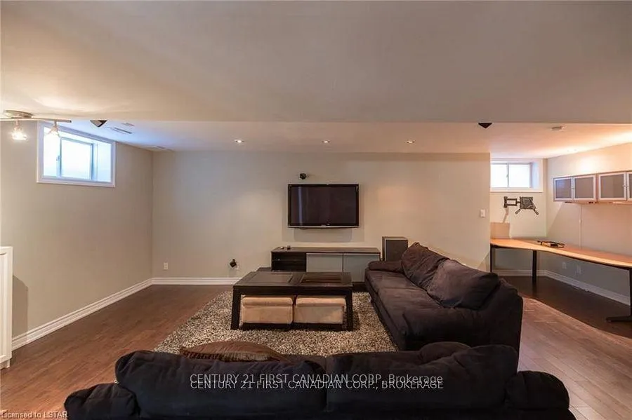 Photo 28 of 2016 Beaverbrook Avenue, London, North M — HOMEH