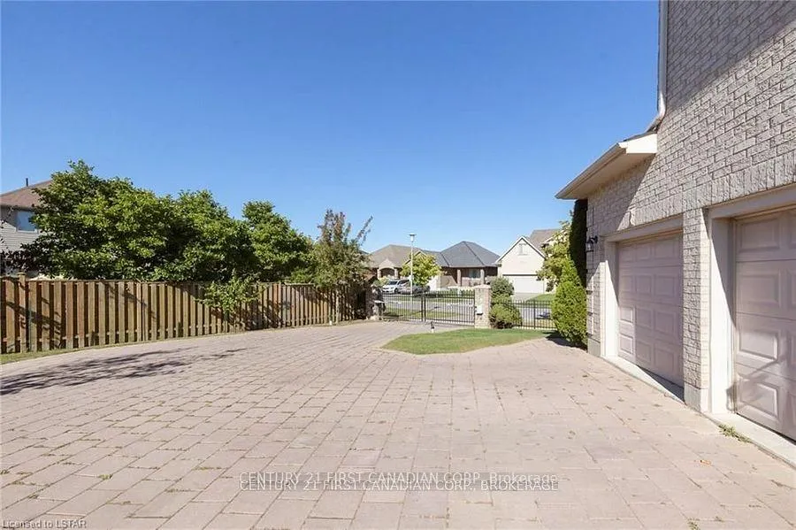 Photo 31 of 2016 Beaverbrook Avenue, London, North M — HOMEH