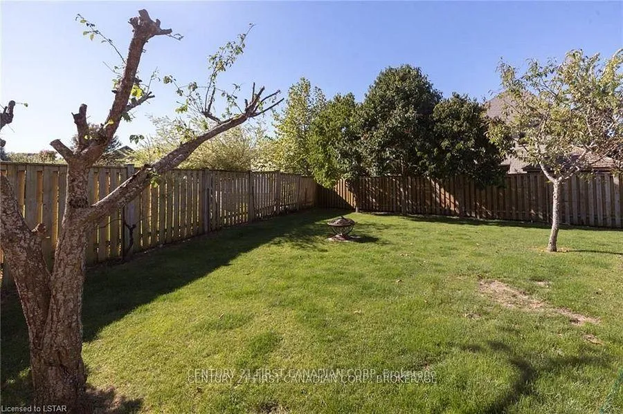 Photo 32 of 2016 Beaverbrook Avenue, London, North M — HOMEH