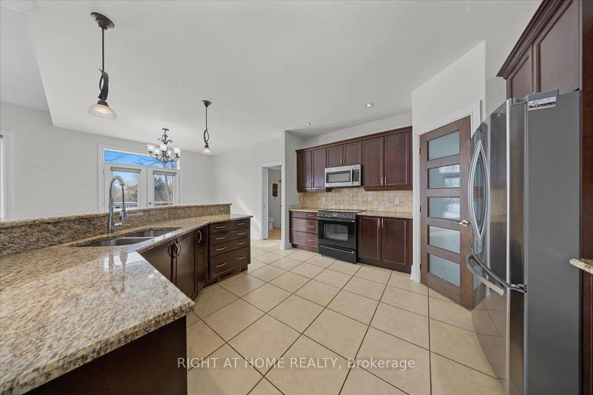 Photo 12 of 6833 Suncrest Drive, Ottawa, Greely — HOMEH